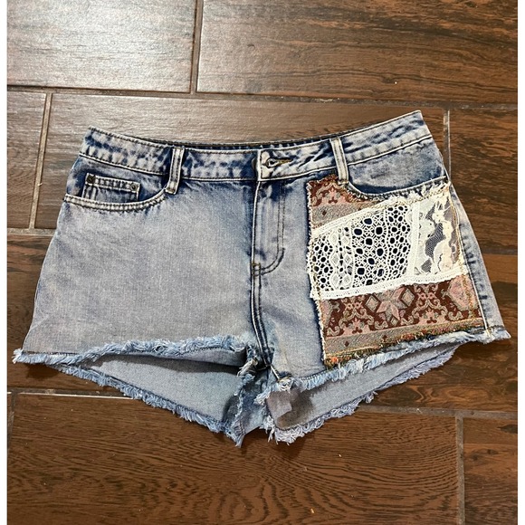 BONGO Pants - Bongo Womens Boho Tapestry Lace Patchwork Denim Shorts Light Wash Size 9